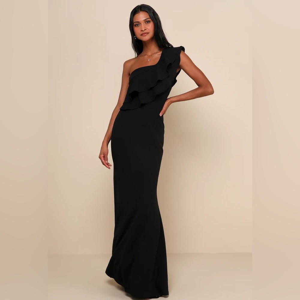 Lulu’s Black Ruffled One-Shoulder Mermaid Maxi Dress